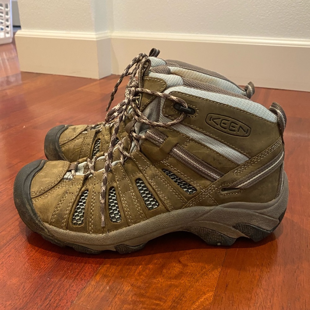 Keen Hiking Boots - Women’s size 9.5